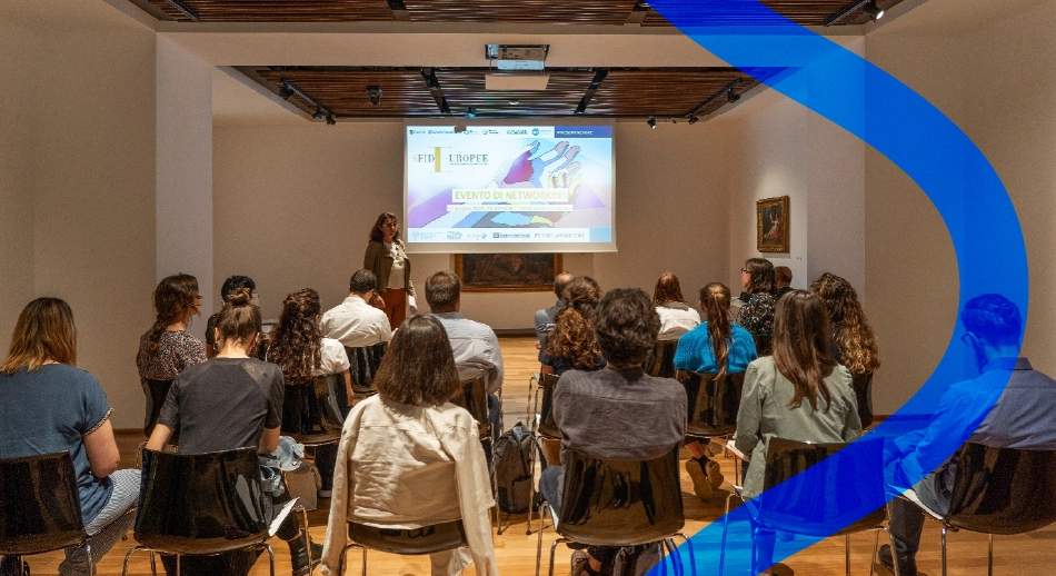 Platea di persone sedute a un evento di SfidEuropee