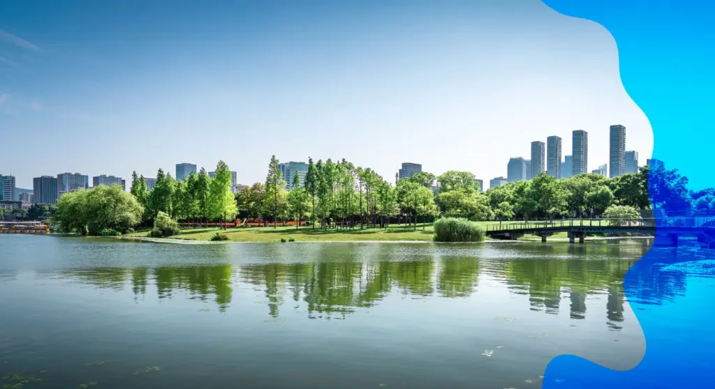 An urban landscape featuring a green park and a lake—a symbol of urban sustainability—presented during the information day dedicated to European calls for proposals and programs
