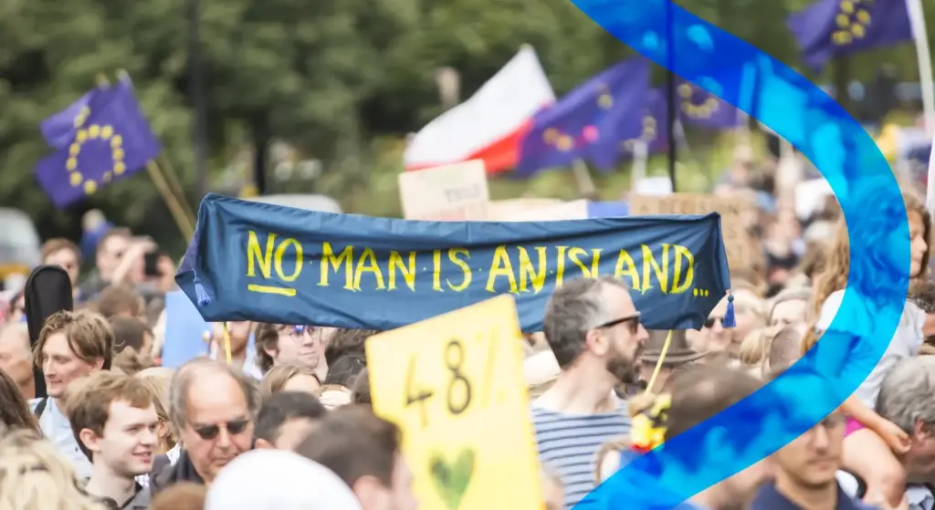 Persone che manifestano per un Europa più unita